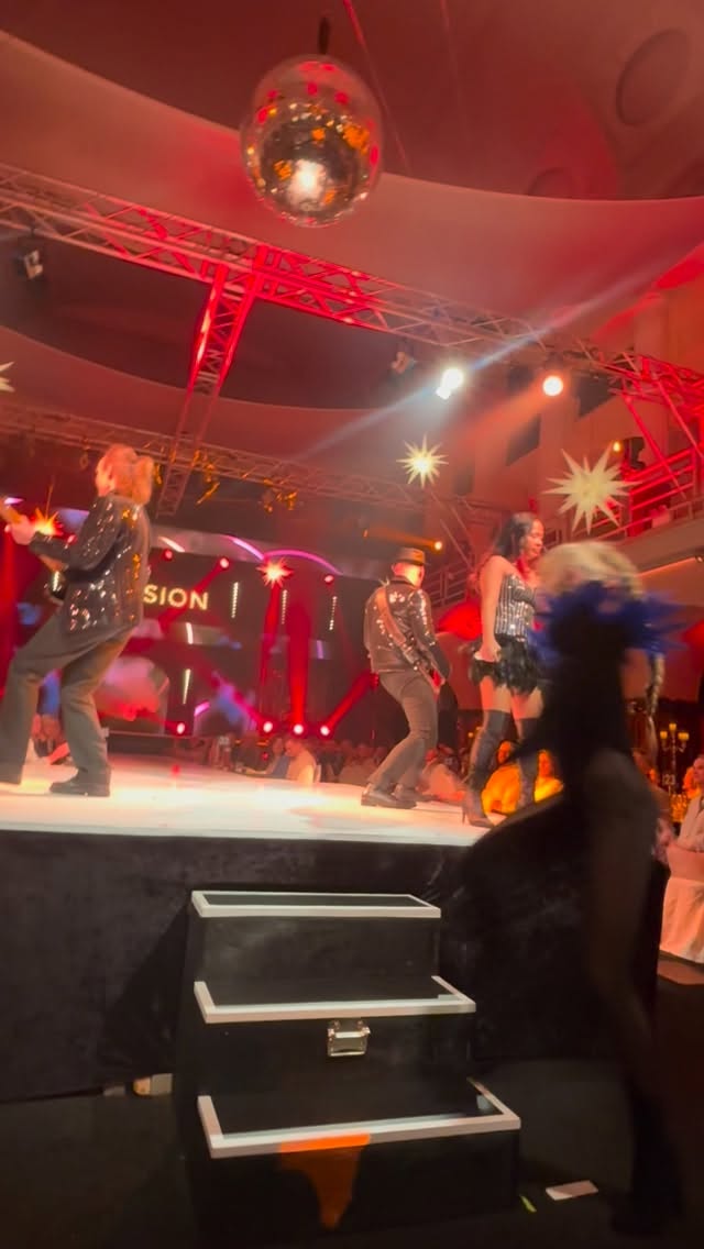 💜 PASSION 2025 - Heute ist unsere letzte Show - welch unglaubliche Energie, Phantasie und Sinnlichkeit diese Show inne hat … Für euch: unser Lieblingssong „Its only Rock n Roll“ mit @pavidemayo und den @la_bouche_showgirls 🫶
➡️ @dinnershowleipzig 🌟
#Dinnershowleipzig #Nightfever #Liveband #PaviinAction #Leipzig