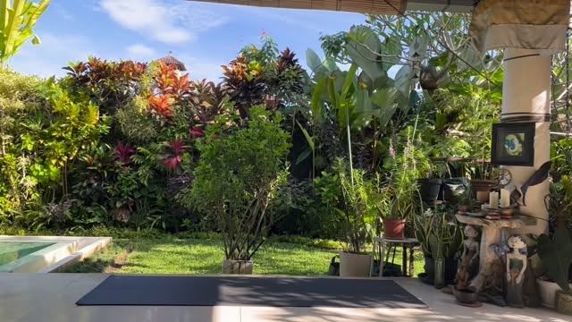 Offering private online and in person yoga and sound sessions from Ubud.
Fair rate, unhurried pace, and full presence from me
just you, your breath, and space to arrive.
If this feels supportive, you’re welcome to reach out.
#homeyoga #ubudyoga #yoga #asana #ubud