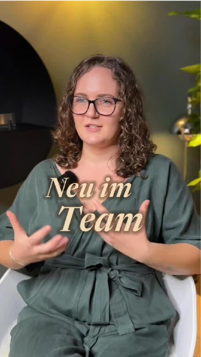 Herzlich Willkommen im Team, liebe Nadja 😍 🥳 🙌🏻
Nadja beginnt ab sofort die Ausbildung zur Lockenspezialistin für naturbelassene Locken und Wellen der 2. Generation. 🔥
Wir freuen uns sehr, dass sie unser Team so sehr bereichert. 😍
#lockenelite #naturfriseur #ausbildung #team #wien #lockenfriseur