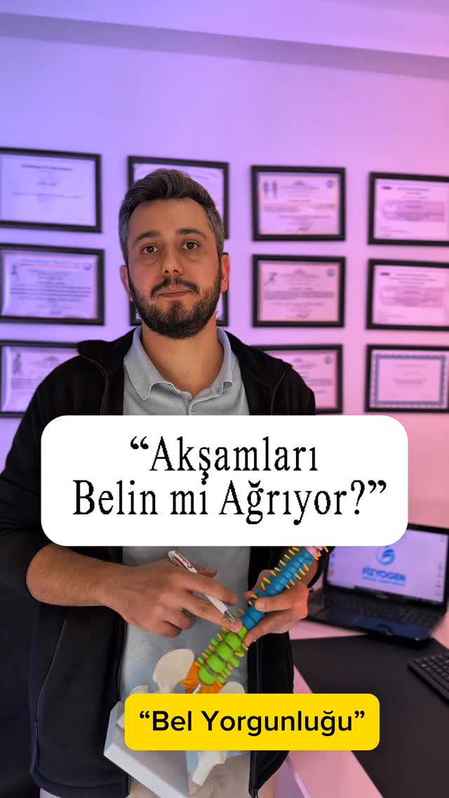 Bel ağrısının günün ilerleyen saatlerinde daha belirgin hale gelmesi sık karşılaşılan bir durumdur.
Gün boyunca tekrarlayan hareketler, uzun süre aynı pozisyonda kalmak ve genel yorgunluk, bel çevresindeki kasların daha fazla zorlanmasına neden olabilir.
Kaslar yoruldukça omurgayı destekleme kapasitesi azalabilir ve bu da akşam saatlerinde bel bölgesinde rahatsızlık hissinin artmasına yol açabilir.
Gün içindeki duruş alışkanlıkları ve hareket miktarı, bu süreci doğrudan etkileyen faktörler arasındadır.
📎 Bu içerik genel bilgilendirme ve farkındalık amacıyla hazırlanmıştır.
Teşhis ve tedavi niteliği taşımaz.
#bilgilendirme
#belağrısı
#postür
#hareketfarkındalığı
#omurgasağlığı
#masaşındahayat
#fizyoterapi