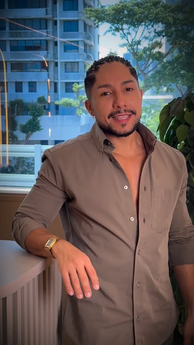 Tu cabello merece guía, no improvisación 💫
Este nuevo año comenzamos con un propósito claro:
acompañarte, orientarte y ayudarte a tomar
mejores decisiones para tu cabello.
Porque cuando entiendes tu proceso,
el resultado deja de ser suerte
y se convierte en constancia.
Aquí estamos para hacerlo bien.
Desde la raíz.
#salondebellezapanama #cambiodelook #byjesustabaressalon #panamacity #musadejesustabares