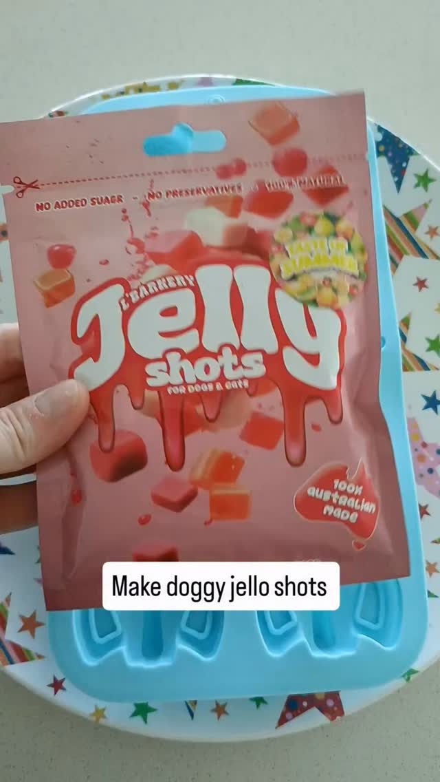 Snack time just got jell-ier! @the_farm_frenchie_andfriends giving some #jellyshots the tick of approval 🤤👌