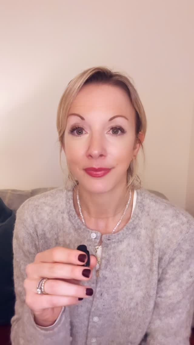 January doesn’t need fixing.
If you are on the verge of burnout, and used to being a high performer, the problem is rarely motivation or discipline.
It’s unrelenting standards, constant self-monitoring, and a nervous system that’s already overloaded.
Trying to do food, exercise, and sleep perfectly doesn’t restore energy, it drains it.
So this is your permission slip this month:
Add, don’t fix.
Add enough protein to the meal you’re already eating.
Or add some colour.
Or a bit more fibre.
Or another glass of water or a calming herbal tea.
One thing is enough.
No reset. No overhaul.
Less pressure is often the most supportive place to start.
—
This counts.