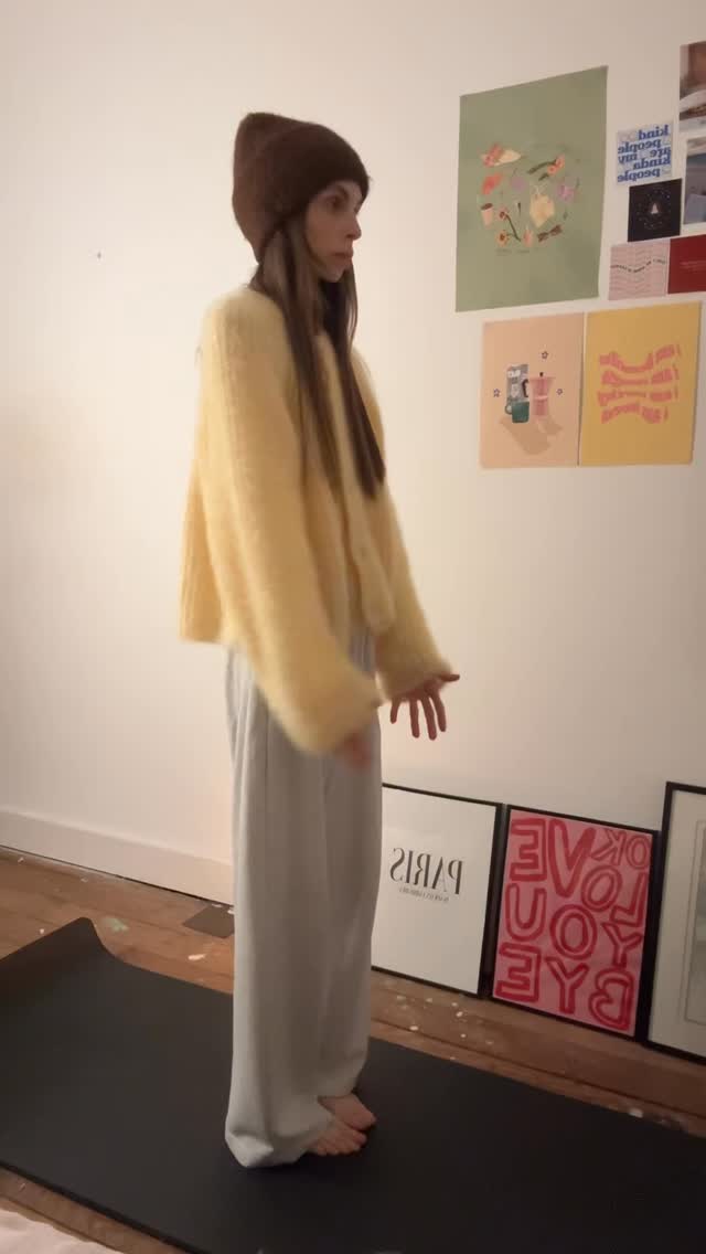 Have you ever shied away from doing something you love because you donât have a matching gym set, look a certain way, are a complete beginner *(insert excuse)*
Let me be proof that you donât have to look a certain way to do what you want - last night I practiced yoga in the clothes I was wearing and kept my woolly on for extra warmth đ„°
I practiced by candlelight and Iâll be honest, I havenât had my yoga mat out in over a year! Something a couple of years ago I was practicing regularly.
I noticed how stiff my body was becoming, but kept saying âI will whenâ except when doesnât just arrive.
My adhd brain defaults to all or nothing âI must do it daily otherwise whatâs the pointâ but this kind of thinking is setting me up to fail before Iâve even started.
So I told myself, get the mat out, thatâs a start.
Stand on the mat.
Do a few stretches - no time limit.
From there it turned into a gentle 10 minute flow and my goodness I felt it! And whilst this is about joyful January (and it absolutely was joyful) the deeper message is to take the action BEFORE you feel ready, before you have {x}
Once you start, thatâs when the momentum builds, not the other way round.
The perfect time doesnât exist, the only time is now.
Becoming Her starts on Monday for the woman done making excuses who actually wants to make a difference in her life.
Link in bio! đđ»đ
.
.
.
#yogapractice #gentleyogaflow #candlelightyoga #joyfuljanuary #becomingmybestself