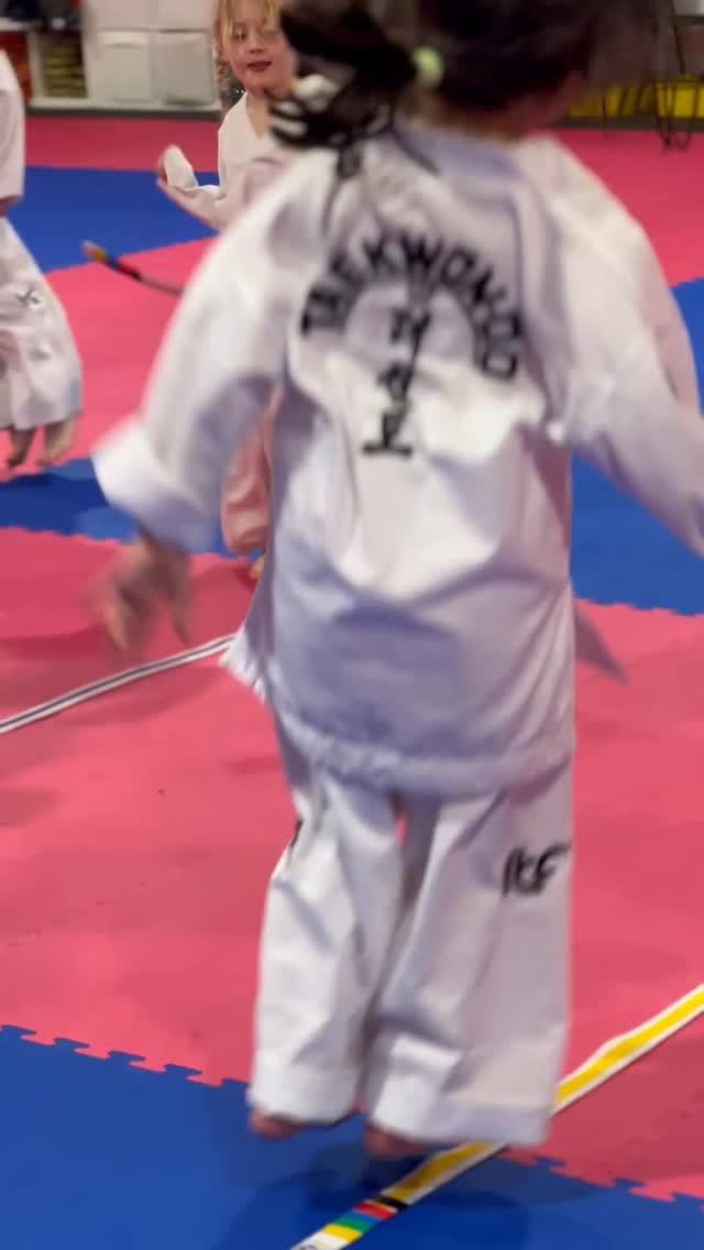 They think it’s fun.
You’ll see the confidence, respect and focus 👊
Our children’s classes are structured, high-energy and confidence-building, helping kids learn real martial arts skills while developing life skills that carry into school and beyond.
Tuesdays & Wednesdays
⏰ 5:45–6:30pm
🎯 Small groups
🎯 Clear standards
🎯 Expert coaching
👉 Secure a trial place here:
https://www.worcestershiremartialarts.co.uk/kids-classes
Trial £15 • FREE uniform when joining
📍 Worcester
#worcestershiremartialarts #martialartskids #worcesteruk