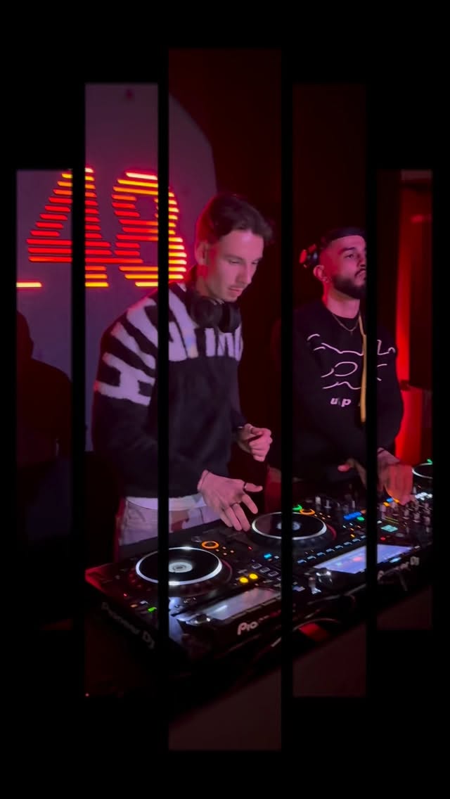 En Sahasrara no formamos DJs que repiten fórmulas.
Acompañamos procesos reales,
donde la técnica se integra
y la confianza aparece con la práctica consciente.
Cada alumno encuentra su manera de escuchar,
de sostener el ritmo
y de habitar el sonido.
Orgullosos de @__christallo__ uno de nuestros alumnos, gran promesa del escenario de la electrónica 🙌😎
Produce desde el alma🤍🤲✨🪬
#SahasraraVibes #AtmaSahasrara #SahasraraAcademy #FormaciónMusical #DJLife AprenderDJ ProducciónMusical ElectronicMusic CreativeProcess