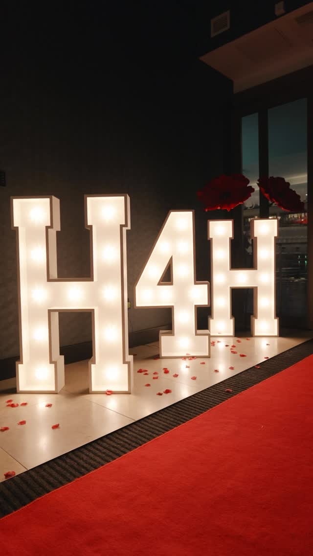 A little behind on posting, but this one was too important not to share ❤️
Back in November, we had the honour of supporting @hull4heroes creating décor behind the scenes for a truly meaningful event.
Now that the footage is in, we’re proud to share a small glimpse of a very special evening.
Credits to @matejkomedia 🎥