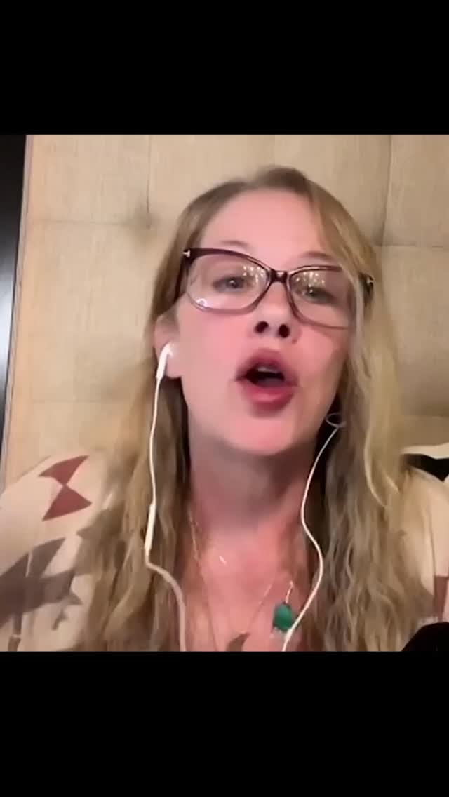 They weren’t acting. They were vibing. The best scene partners sometimes come with a side of actual tequila.
@jesposito @catyezbak #christinaapplegate