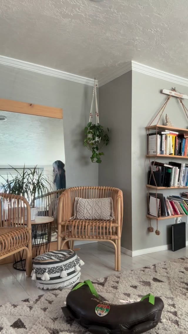 You don’t need more motivation.
You need a method that works with your nervous system — not against it.
This is how we rebuild strength here.
If this resonates, stay close.