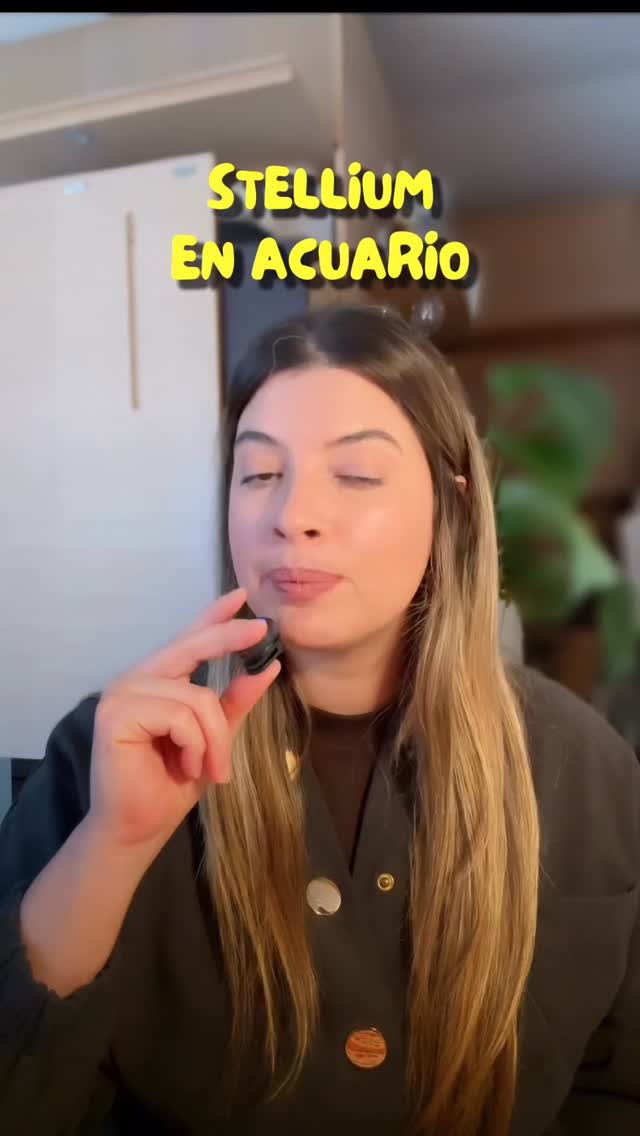Ahora mismo hay un stellium en #acuario que pone el foco en ideas, decisiones y temas colectivos. Todo pasa por la cabeza y por el futuro. Con Plutón metido ahí, nada se queda liviano: lo que piensas y decides cambia de raíz. Y la cuadratura con Urano en Tauro trae incomodidad: ganas de cambiar vs. necesidad de seguridad. Se mueven planes, certezas y estructuras. Adaptarse no es opcional.
#astrology #astrología #horoscopo
