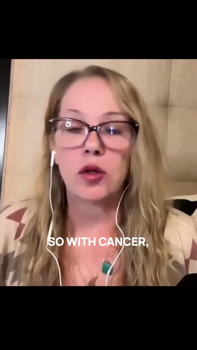 There’s no neat bow with MS. No third act resolution. Just honesty, courage, and showing up in the middle of the mess.
@jesposito @catyezbak #christinaapplegate