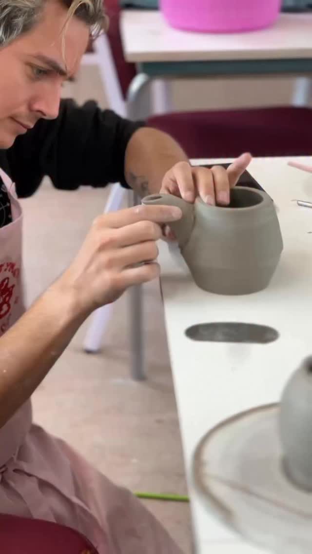 ✨THURSDAY 8TH JAN - 5.30PM✨
✨tickets only £15!✨
✨Clay club is back! Come and use our studio space, tools and clay and take on your own ceramic projects✨
✨Firing is priced by the size of each piece, or fill a whole kiln shelf for a cheeky discount✨
✨Anything made now will be ready for Valentine’s Day, just something to think about✨
#diypottery #makeityourself #ceramics #potteryinspiration #newyearsresolution #clay #getmaking