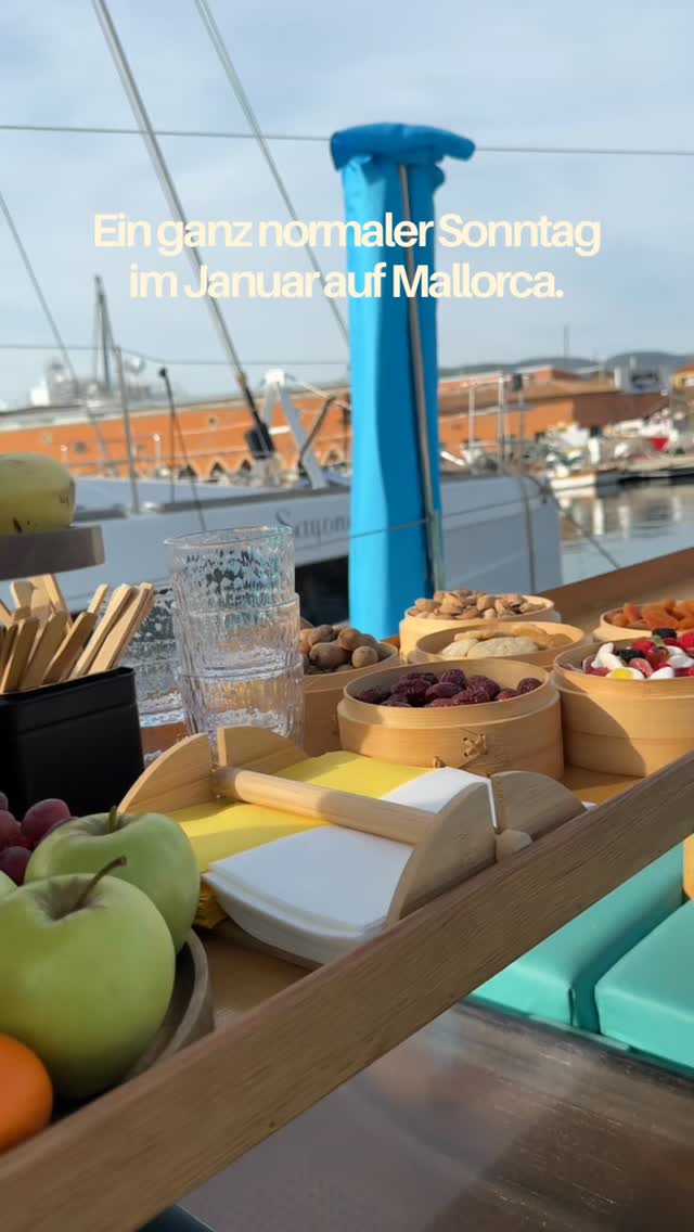 Der perfekte Ausflug, wenn man Mallorca einmal anders erleben möchte ⛵
Eine Dinner Experience auf dem Meer, Ruhe statt Trubel und im Winter tatsächlich einer der besten Brunches, die ich je hatte.
Private Touren, entspanntes Segeln und genau diese besondere Stimmung, die man sonst nur selten findet.
Absolute Empfehlung.
Alle Details und das ausführliche Reel findest du auf meiner Seite