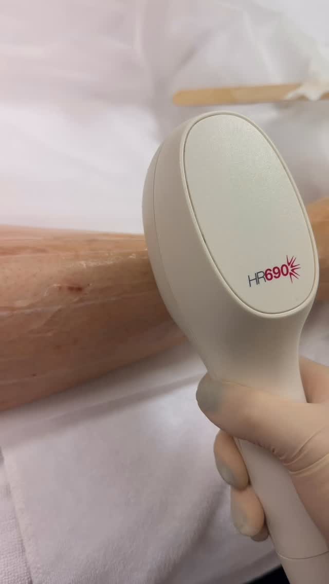 💁♀️Who said Men don’t need hair removal 🤩🤩!
IPL hair removal packages available at half price!!!
If you are interested in removing your hairs permanently!
☎️contact us 0221308020 or
👩💻Book Online for free consultation www.Fabulashbrows.co.nz
#venusconcept #venusversa #venusversatreatments #hairremoval #iplhairremoval #nz #nzbeauty #pmu #spmu #wellington #skincliniqewellington