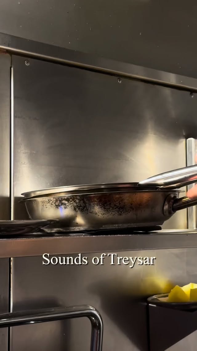 בתריסר אנחנו נותנים לכל החושים לחגוג. בואו לשמוע את הטעם של טריות, איכות, דמיון וטעמים שורשיים אמיתיים רגע לפני שהם מגיעים לצלחת.