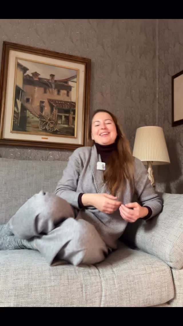 Se oggi insegno Hypnobirthing, è perché prima di tutto ha aiutato me.
Durante la gravidanza sentivo tante paure, anche se fuori sembrava che sapessi tutto.
Avevo bisogno di fidarmi del mio corpo… ma non sapevo come.
L’Hypnobirthing metodo “The Gowri Way” mi ha insegnato che il parto non è qualcosa da controllare, ma uno spazio in cui rilassare la mente per permettere al corpo di fare ciò che sa fare.
L’ho visto aiutare tante donne a sentirsi più presenti, più fiduciose, più al sicuro nel proprio corpo.
Ed è per questo che oggi lo condivido con amore💚.
Se senti che queste parole ti risuonano, forse è il tuo momento.
🌷Scopri di più:
https://www.gentlebirthyoga.com/hypnobirthing
#hypnobirthingitalia #hypnobirthing #partodolce #gravidanzaconsapevole #yogaingravidanza gentlebirthyoga