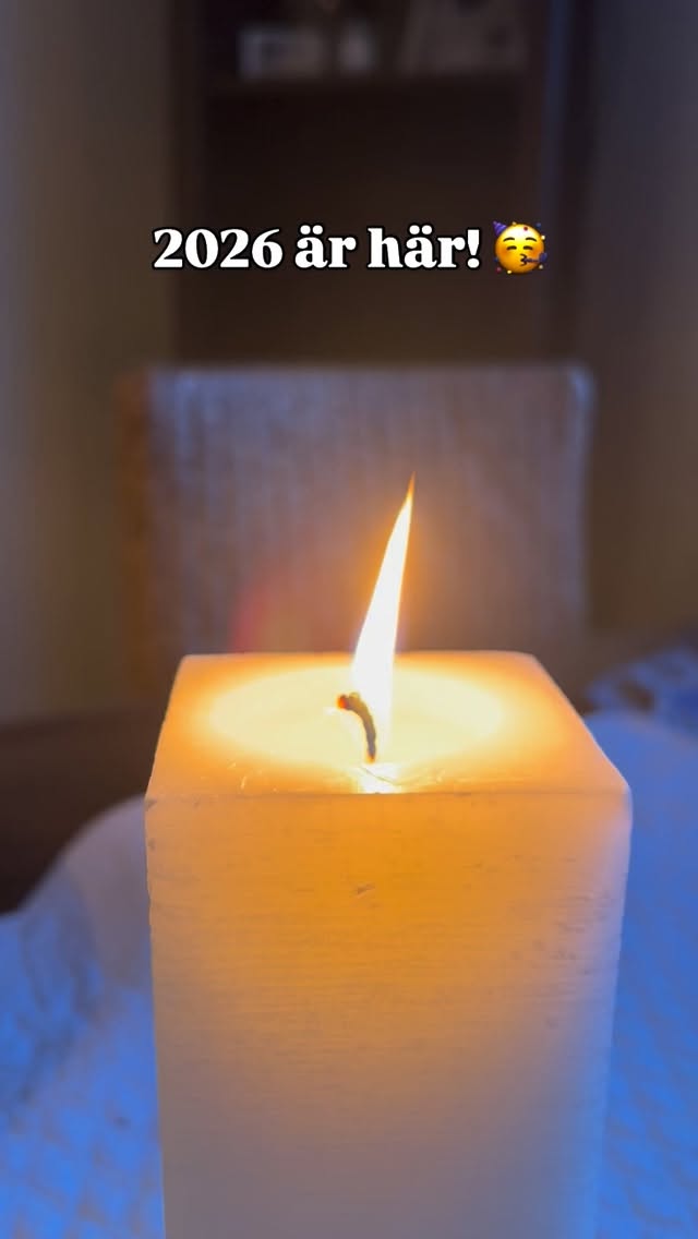 2026 är här! 🥳
Detta år händer det så mycket spännande och viktiga saker (valet!) att jag vill försöka omformulera mitt Instagram konto för att bättre reflektera var jag befinner mig just nu.
Det här är ett konto för dig som är intresserad av konst, kultur, ledarskap och personlig utveckling.
Det här är ett konto där jag vill lyfta kulturens kraft och möjlighet. Något jag själv haft personlig erfarenhet av i över 45 år. 🙌🏽
Men också ett konto för dig som vet att förändring inte har ett bäst-före-datum. Att det aldrig är för sent att välja ett rikare, friare och mer meningsfullt liv.
Något jag själv arbetar med varje dag 😉
Jag tror på människans inneboende kraft att skapa goda sammanhang och gott i både våra egna och andras liv.
Så, välkommen med på resan! 🚂
#aldrigförsent #nevertoolate