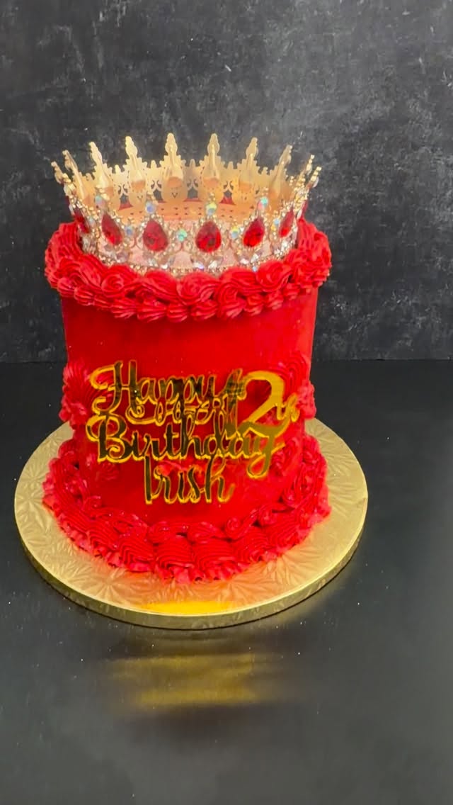 So inlove with this cake. 👑🎂
Simple yet so classy ✨
Want this cake style?
I got you! 🤗
Visit our website or DM me “cake” and ill send you the inquiry form. 🤗