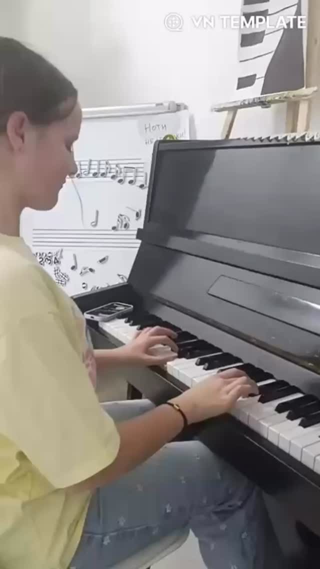 Гра на фортепіано — це не лише музика, а й розвиток мислення, уваги та впевненості.
Талановитий вчитель-талановиті діти.
Тут народжується любов до музики 🎶
Центр розвитку Logoped4u
Голосіївський район
пров.Ященка 15К3
0680461123
#Фортепіано #навчанняГрінаФортепіано #заняттязмузики #вокал #logoped4u