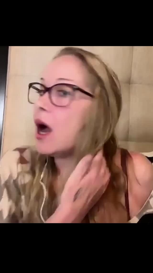 Christina’s book is coming. It’s for the kids with sad eyes and the adults still trying to make sense of them.
@jesposito @catyezbak #christinaapplegate