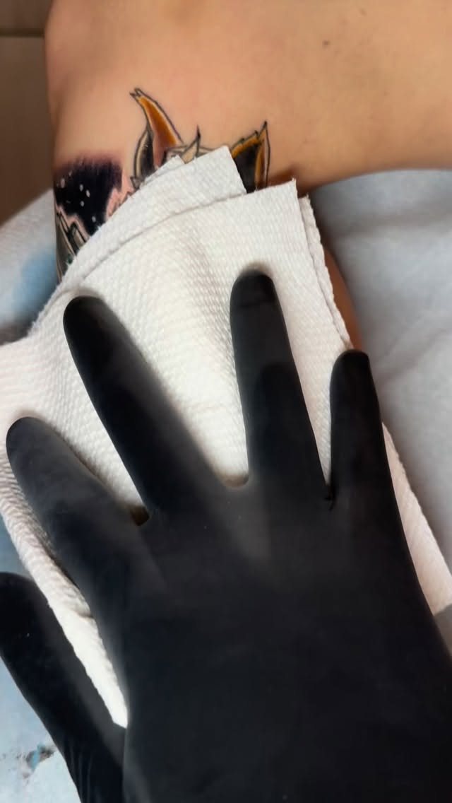 Anybody remember Star Fox the video game?!?! I love doing nerdy culture tattoos, but sometimes doing super retro video game inspired tattoos is even better!!
What video game inspired tattoo would you get??
#gamer #gamergirl #starfox
@luckysupplyusa @eternalink @truetubes @inkmaster @afterinked @afterinkedcolombia @electricgoldonparkblvd @kingpintattoosupply