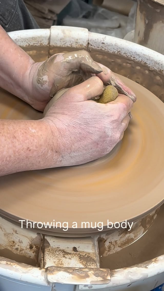 Real time throwing of a mug body today. 2 mins 40 of calm for you to enjoy.
#asmrpottery #potteryvideos #slowpotterymadeforfastpeople #takeiteasy #pottersofinstagram