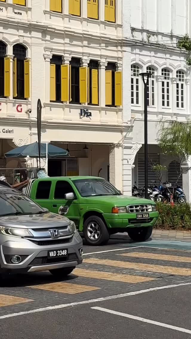 Join us for The Art of Becoming – a journaling workshop designed as a sacred pause. Come to curate your life, not just plan it. 🪷
The Experience:
🌿 Part I: The Curation Audit – A boundary practice to Keep, Toss, and Transform the energy you carry.
🌿 Part II: The Deep Dive – Using “Compassionate Inquiry” to turn your inner critic into an ally.
🌿 Part III: The Initiation – Anchoring your 2026 intentions into your new Sage Gratitude Journal.
The Details:
🗓 25 & 26 January 2026
⏰ 12:00 PM – 2:30 PM
📍 The Dia Space, Medan Pasar (next to KLCG)
Ticket includes the exclusive Sage Wellness Kit, Sage Gratitude Journal, guided worksheets & refreshments.
🔗 Link in bio to reserve your seat.
#JournalingWorkshop #TheDiaSpace #SageCentre