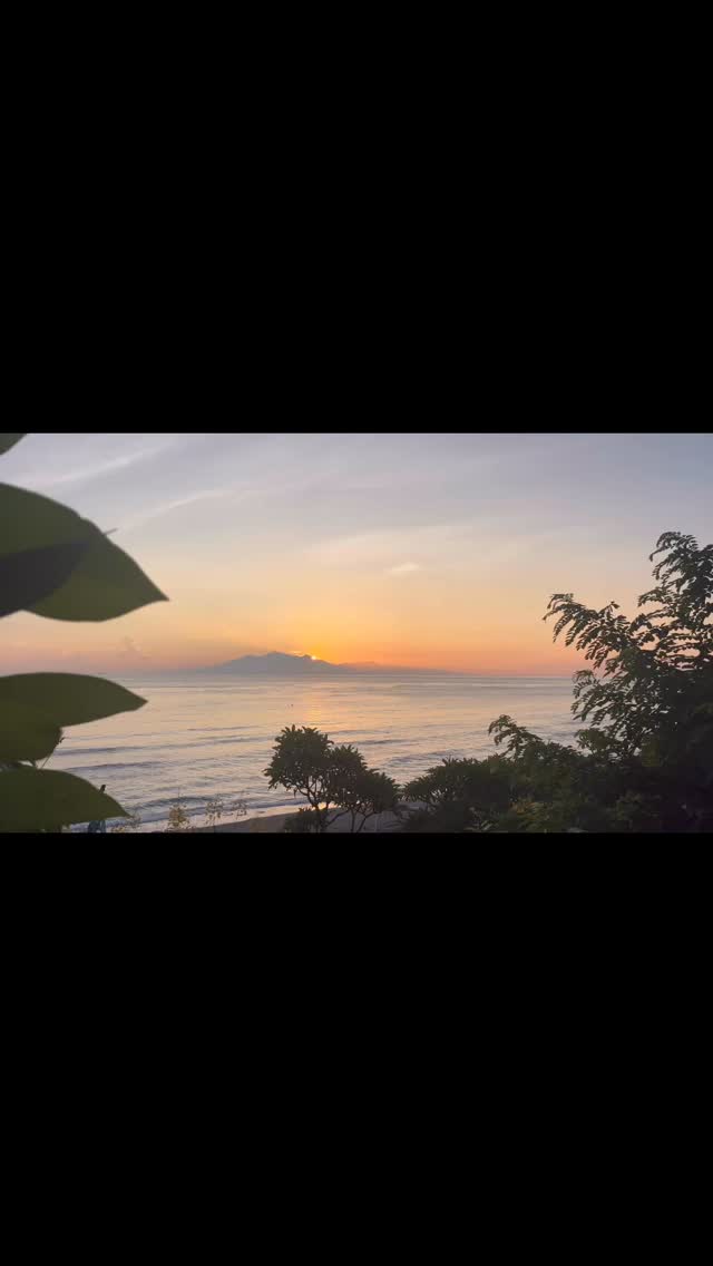 Happy Valentine's Day
Choose love and kindness over Hate
#valentine #valentineday #bali #sunrise