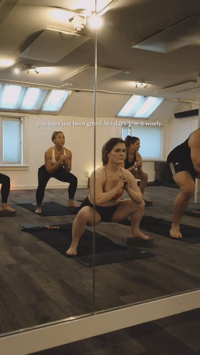 365 days of choosing yourself.
One class at a time 🤍
#SelfCareThatMoves #YogaRoutine #DamnHotYoga #GlasgowWellness #MindBodyMovement