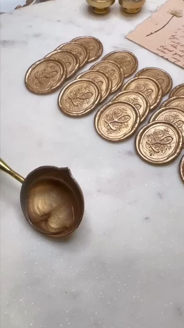 Our first order for 2026! 🎆
Jess has ordered our Letter L in Cursive using our Antique Gold sealing wax. Such a beautiful order start the year with! Thanks for the support Jess! ✨
#BeautifulWaxSeal #AlphabetWaxSeal #Personalise #AntiqueGold#