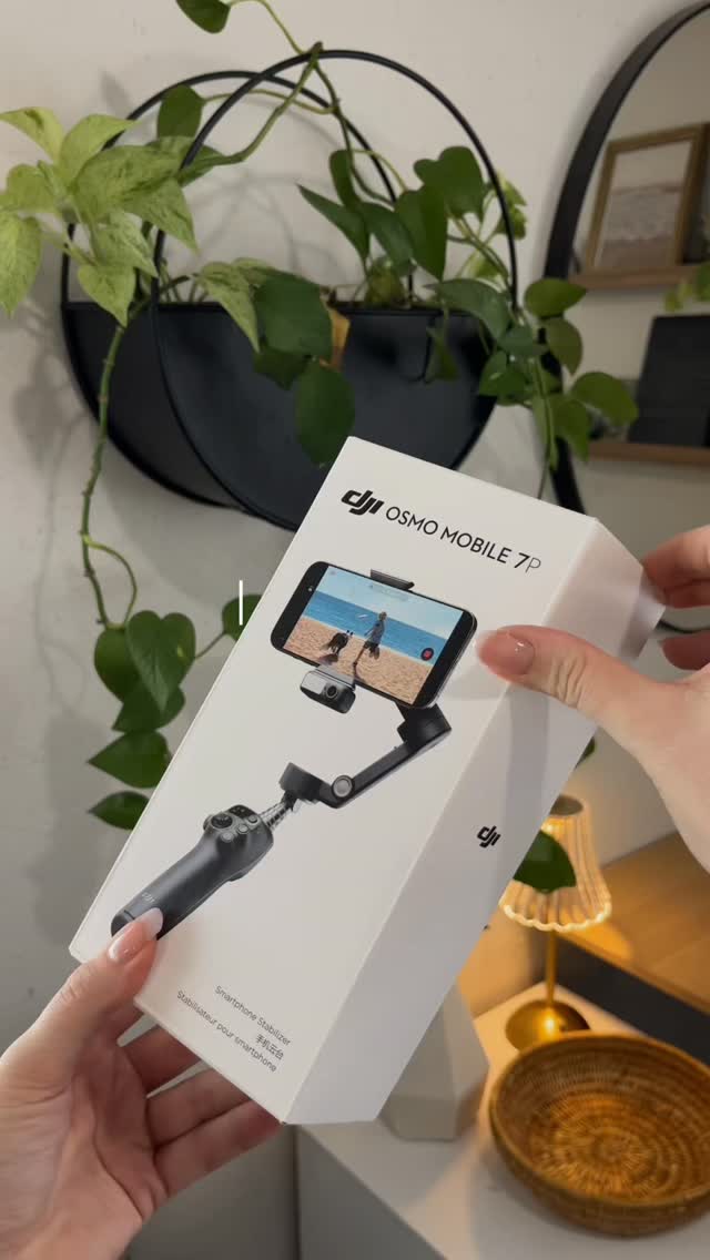 Unboxing the DJI Osmo Mobile 7P 🥹✨
As part of my new-gear upgrade, I picked up the DJI Osmo Mobile 7P for content days on the go. I’ve used DJI gimbals before, so I’m excited to see how this one performs—especially with the built-in light and camera attachment (that feature alone sold me).
With a busy summer of shoots ahead, I’m looking forward to playing, testing, and learning all the new features 😋
@dji
@djiglobal
#djigimbal #asmr #unboxingvideo #unboxingreel