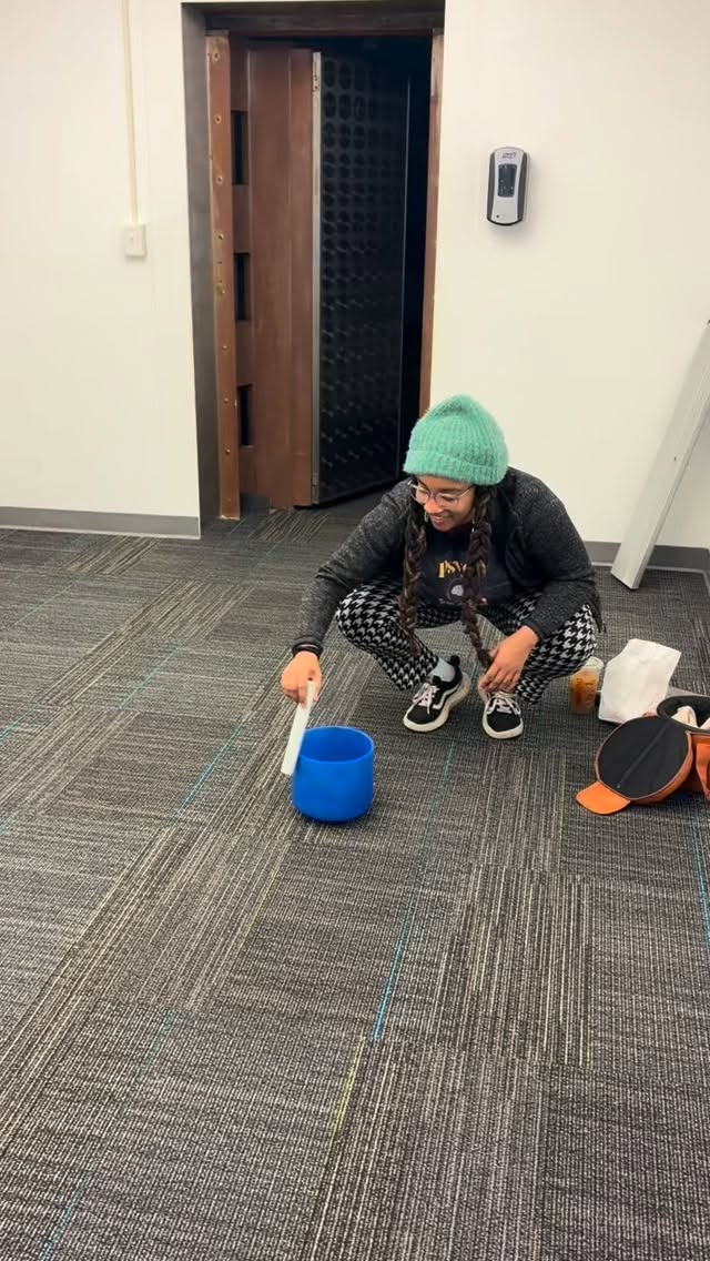 Testing, testing 🔊✨
Took the third eye bowl into an old bank vault to hear how wisdom echoes.
Safe to say… it landed exactly where it needed to 😌🔮
(My face says it all.)
#SoundHealing #ThirdEyeChakra #PsychSocial #MindBodyConnection #HealingSpaces