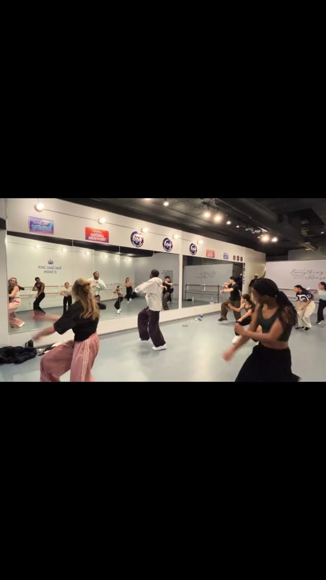 Thank you @thejonashow for a professional and challenging master class! 💜👑
#discoverbabylon #VillageofBabylon #LoyalToRoyal #RDCForever #longislanddance longislanddancestudio discoverlongisland dancestudio royaldancestudio