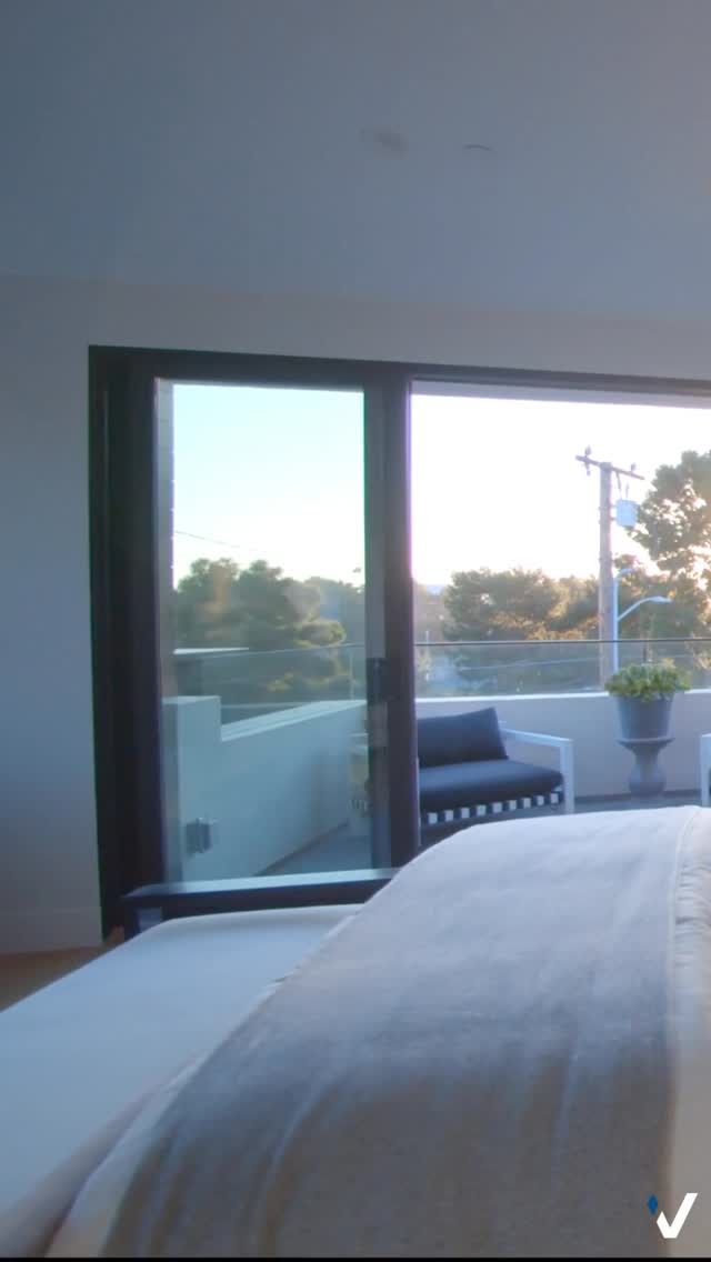 Quando tudo funciona, a vida flui com mais leveza.
Uma gestão bem estruturada organiza processos, orienta decisões e cria um ambiente mais equilibrado para todos.
Esse cuidado silencioso sustenta a rotina e fortalece a experiência de viver em condomínio.
VIP’S 25 anos – Porque viver bem começa com uma boa gestão.
#vips #gestaocondominial #qualidadedevida #administracaodecondominios #condominios #boagestao