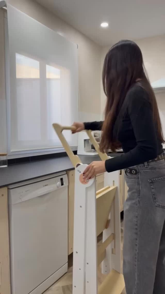 ¿Tu peque quiere hacerlo TODO contigo? 👶✨
Con la Torre de Aprendizaje Explora puede subir de forma segura, ayudarte en la cocina, lavarse las manos, cepillarse los dientes y aprender jugando 🤍
✔️ Plegable (ocupa muy poco cuando no la usas)
✔️ Bonita, práctica y segura
✔️ Fomenta la autonomía desde el primer año
💥 Ahora de rebajas
Corre a ver el enlace y no te quedes sin la tuya 👀 buddybabyworld.com
🇬🇧Does your little one want to do EVERYTHING with you? 👶✨
The Explora Learning Tower lets your toddler join in safely — helping in the kitchen, washing hands, brushing teeth, and learning through everyday moments 🤍
✔️ Foldable (easy to store when not in use)
✔️ Beautiful, practical & safe
✔️ Encourages independence from 1 year old
💥 Now on sale
Tap the link and don’t miss out 👀
#TorreDeAprendizaje #AprendizajeMontessori #MamásReales #Bebés1Año #CrianzaRespetuosa