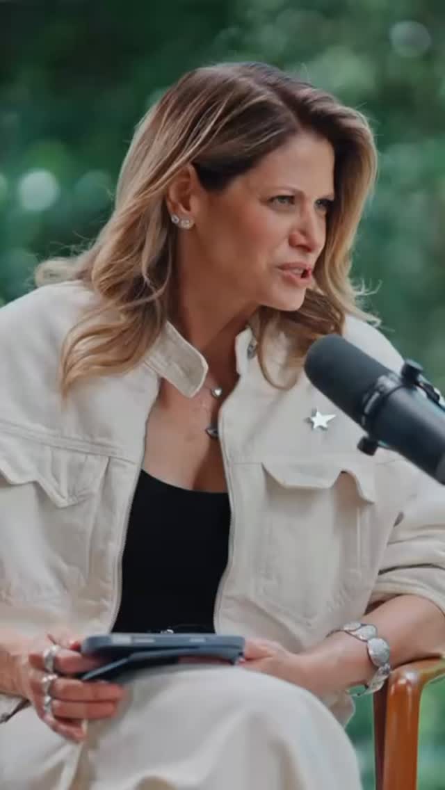 Próxima Parada @nubank_ultravioleta
Didi Wagner entrevista Helena Rizzo, Fernanda Lima e Mateus Solano meu @belmurray e @davisbartira
Camareira @sandra_tanuri