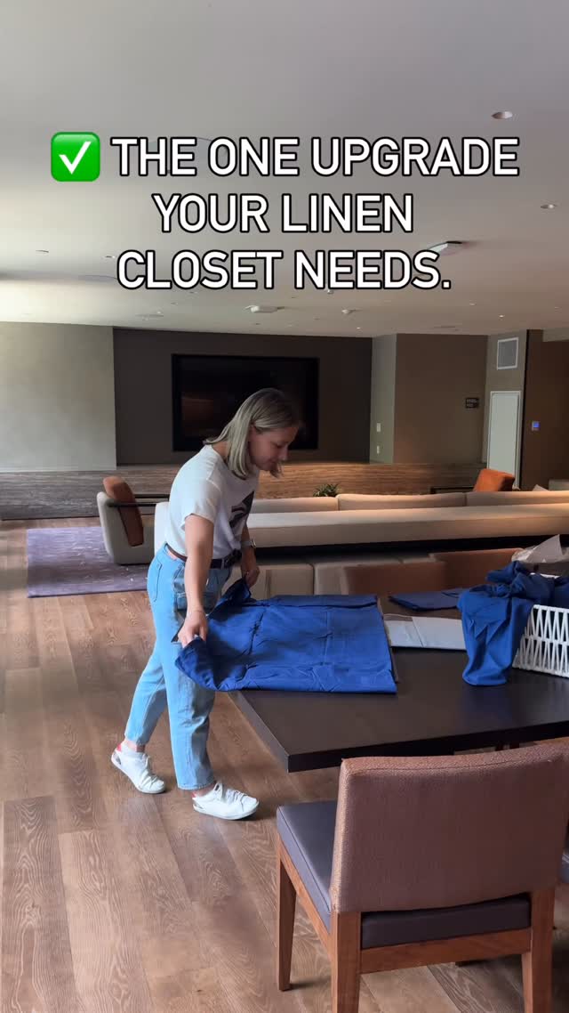 If your linen closet turns into a messy pile the second you touch it—try this.
I store one full sheet set per box (fitted + flat + pillowcases) so:
✔️ everything stays together
✔️ shelves look neat
✔️ you can grab what you need in seconds
Saving time + saving sanity 🧘♀️
#dmvhomeorganizer #jenyatucker #dchomeorganizers #homeorganization #homeorganizingideas