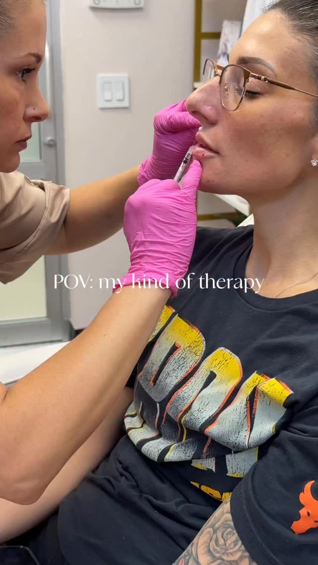 The mirror moment where confidence clicks is my kind of therapy ✨🤍💉
.
.
.
#southfloridainjector #lipfiller #perfectpout #clientspotlight