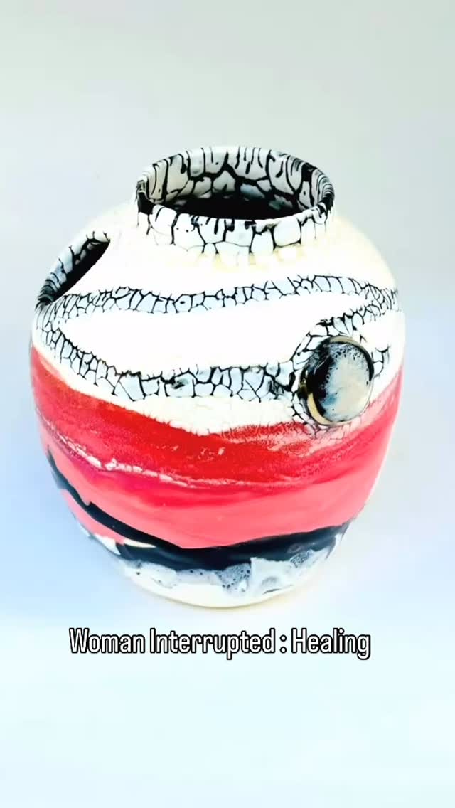 “Woman Interrupted: Healing”
This womb-shaped vase embodies the intertwining of grief and healing after my mother’s young death from cancer. The missing fragment, rejoined elsewhere, signifies loss and enduring
connection. Its black interior holds my sorrow, while the pink, white and black exterior evokes tenderness, memory, and the gradual return of light.
Currently exhibiting @brunswickstreetgallery Small Works Exhbition until 17 January #melbourneceramics #brunswickstreetart #whatsonmelbourne #australianceramics #potterylove