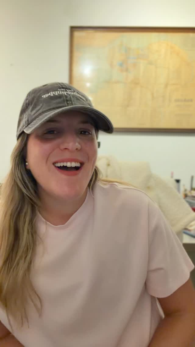 Feliz año nuevo, motherpuppers! 🐶✨
Aunque llegamos un poquito tarde al saludo oficial, este 2026 viene lleno de cosas lindas para nuestra comunidad.
🗓️ Regresan las caminatas de dog moms — todos los primeros domingos del mes. Empezamos el 8 de febrero. (Pronto más detalles - Save the date!)
👕 Nuestra Latina Motherpupper Collection sigue disponible online.
✨ Y ahora, todos los lunes resaltaremos a una seguidora para conocernos mejor. Si no has llenado el formulario, ve al link en nuestro bio.
Queremos saber de ti 👇
💬 ¿Qué te gustaría hacer MÁS este año como dog mom o con tu pupper? ¿Que recurso les gustaría tengamos en nuestros meetups?
Te leemos 🧡🐾
#dogmomclub #puertorico #dogmomsofpr