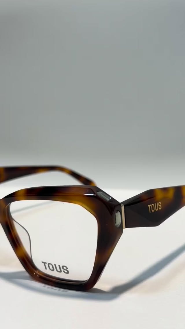 ✨ Nueva colección TOUS ya en Óptica San Mateo ✨🩷
Diseños que cuidan cada detalle: ligeros, cómodos y con ese toque inconfundible de TOUS💗
Gafas pensadas para acompañarte en tu día a día, sin renunciar a estilo ni bienestar visual.
👓 Descubre la nueva colección de TOUS en Óptica San Mateo
📍 Te asesoramos para que encuentres la montura que encaja contigo.
#NuevaColección #TousEyewear #ÓpticaSanMateo #CuidadoVisual #EstiloConSentido