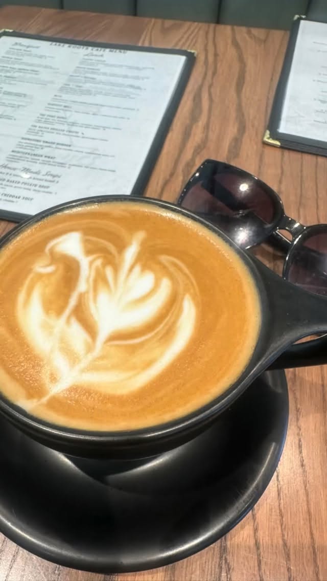 Lots of sunshine & and a great breakfast with my fav people at @lakerootsco ☀️☕️🍳🧇