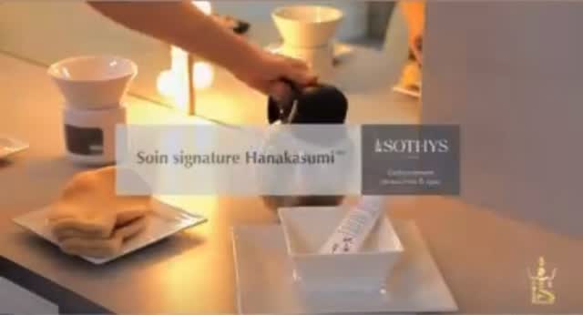 🌸 HANAKASUMI 🌸
Soin d’inspiration japonaise à la fleur de cerisier et au lotus, composé d’un gommage aux gants, suivi d’un modelage de tout le corps.
Le rituel inclut également un massage des pieds alliant réflexologie plantaire et détente pendant 20 minutes, réalisé durant la pose du gommage.
Un soin ressourçant et nourrissant aux notes fleuries, musquées et poudrées.
Disponible dans votre institut Imane Beauty 📍#imanebeauty #sothys #institutdebeaute #hanakasumi #spa