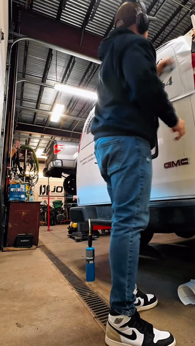 🚗💥 Advertising that moves with you 💥🚗
Another custom-branded vehicle for our client Jiménez Construction INC 🔥
Did you know that a vehicle wrapped with your brand can generate thousands of daily impressions and increase brand awareness without paying monthly ads? 📈💼