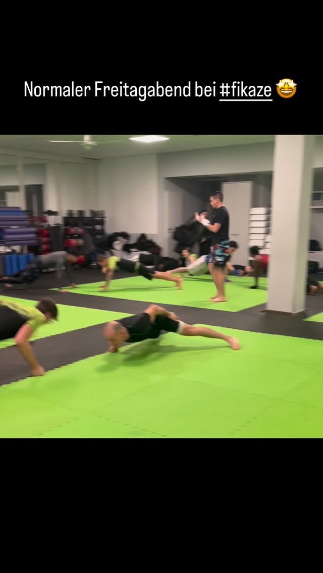 Endlich durchstarten im neuen Jahr? Wir machen dich fit auf allen Ebenen: Fitness 🏋🏻♀️, Fallschule, Selbstverteidigung🤼♂️, Technik,Sparring 🥊 und jede Menge Spaß mit netten Leuten und ausgebildeten Trainern bei #fikaze 🤩
Komm vorbei, freitags, 18h
#kickboxing #wakokickboxing #badkrozingen #training