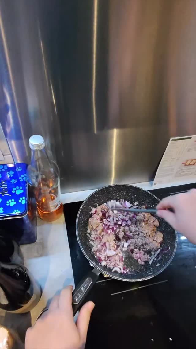 First play around with the @raybanmeta glasses, sprinkle in a little VO plus a dash of editing and I have a reasonably fun little video 👌🏻🎉#actor #voiceover #voiceactor #cooking #pastry