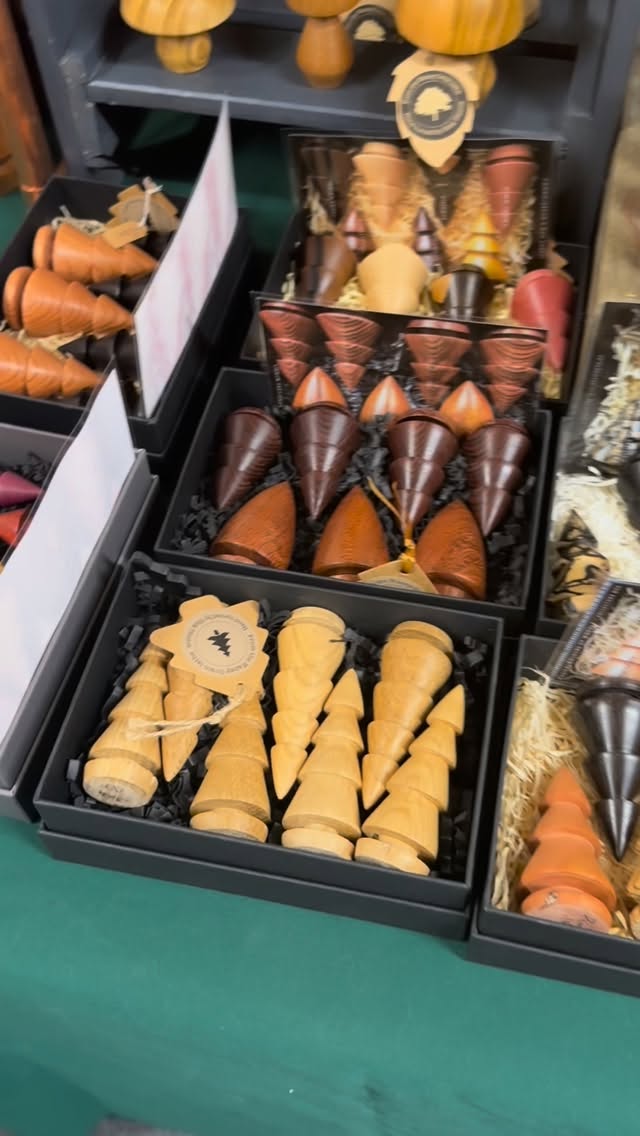 Part two of talking to the lovely @waneygrainartisanwoodworks at the @themelbournefestival in September last year 🪵
We loved hearing all about their work and how the process of how they make the most beautiful wooden trees 🌲