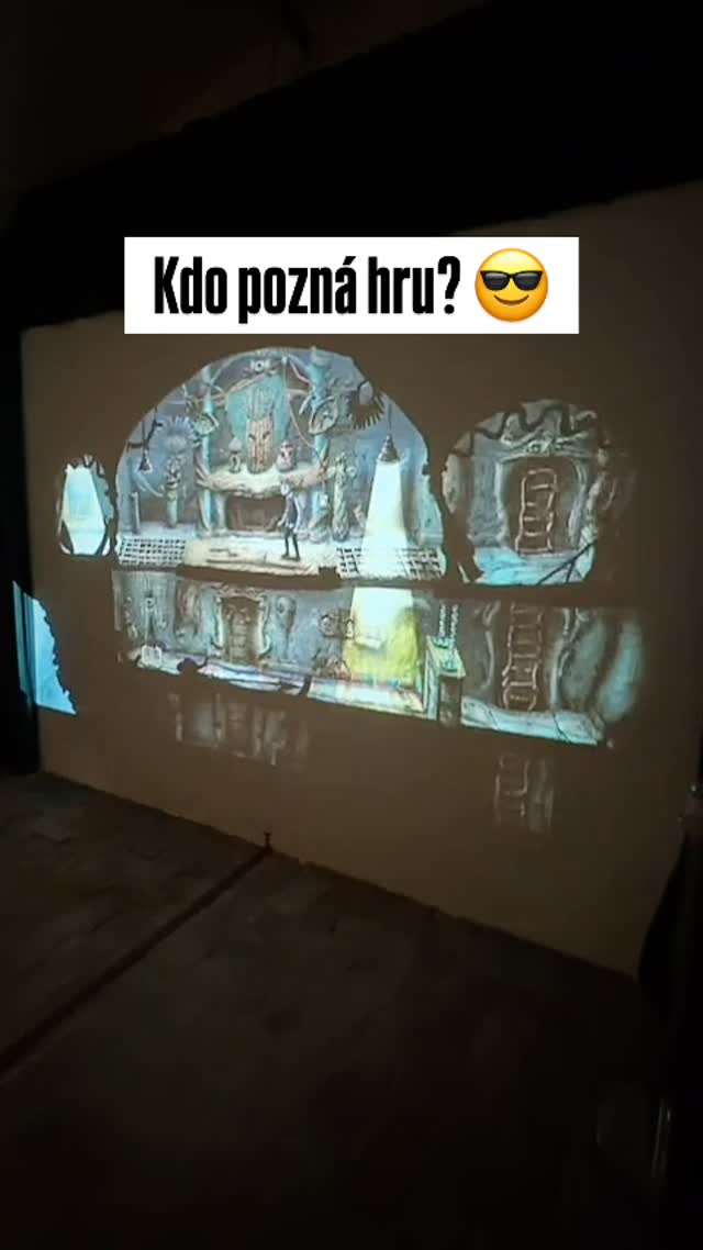 🎮 Na výstavě “Od prvních pixelů po umění” na @chvalsky_zamek měli studenti možnost si zahrát hru, která získala ocenění Česká Hra roku 2020. Kdo pozná, o jakou hru jde? 😜 #itg #vystava #gymnazium #retrogaming