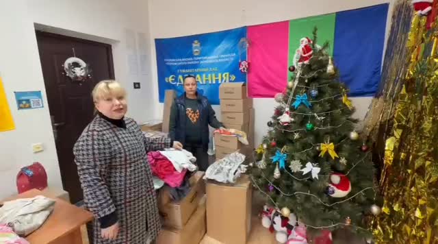 🙌 Щира відео-подяка від родин із Бахмута, що наразі проживають у Кропивницькому за гуманітарну допомогу, яку фонд «Без кордонів» передав завдяки підтримці наших французьких партнерів — асоціації Vesna64
🟢 Для людей, які втратили дім, така підтримка має велике значення — це не лише необхідні речі, а й відчуття турботи та солідарності.
🫶 Дякуємо всім, хто поруч і допомагає вистояти. 💛
#ФондБезКордонів #Весна64 #ЦивільнийФронт #ГуманітарнаДопомога #ПідтримкаВПОдітей