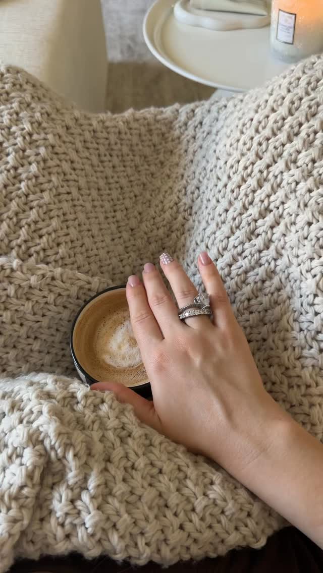 Polka dots, warm coffee, and a soft blanket 🤍
The coziest manicure for slow mornings and winter vibes ☕️✨ #russianmanicureseattle #seattlebeauty #lashextensions #russianmanicure #seattlenails